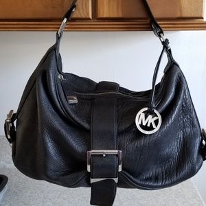 Beautiful Michael Kors hobo shoulder bag black